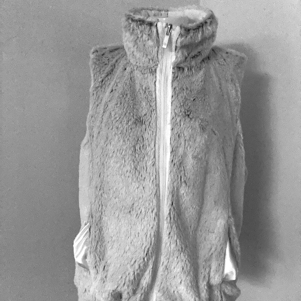 Reversible faux fur vest - Picture 2 of 4